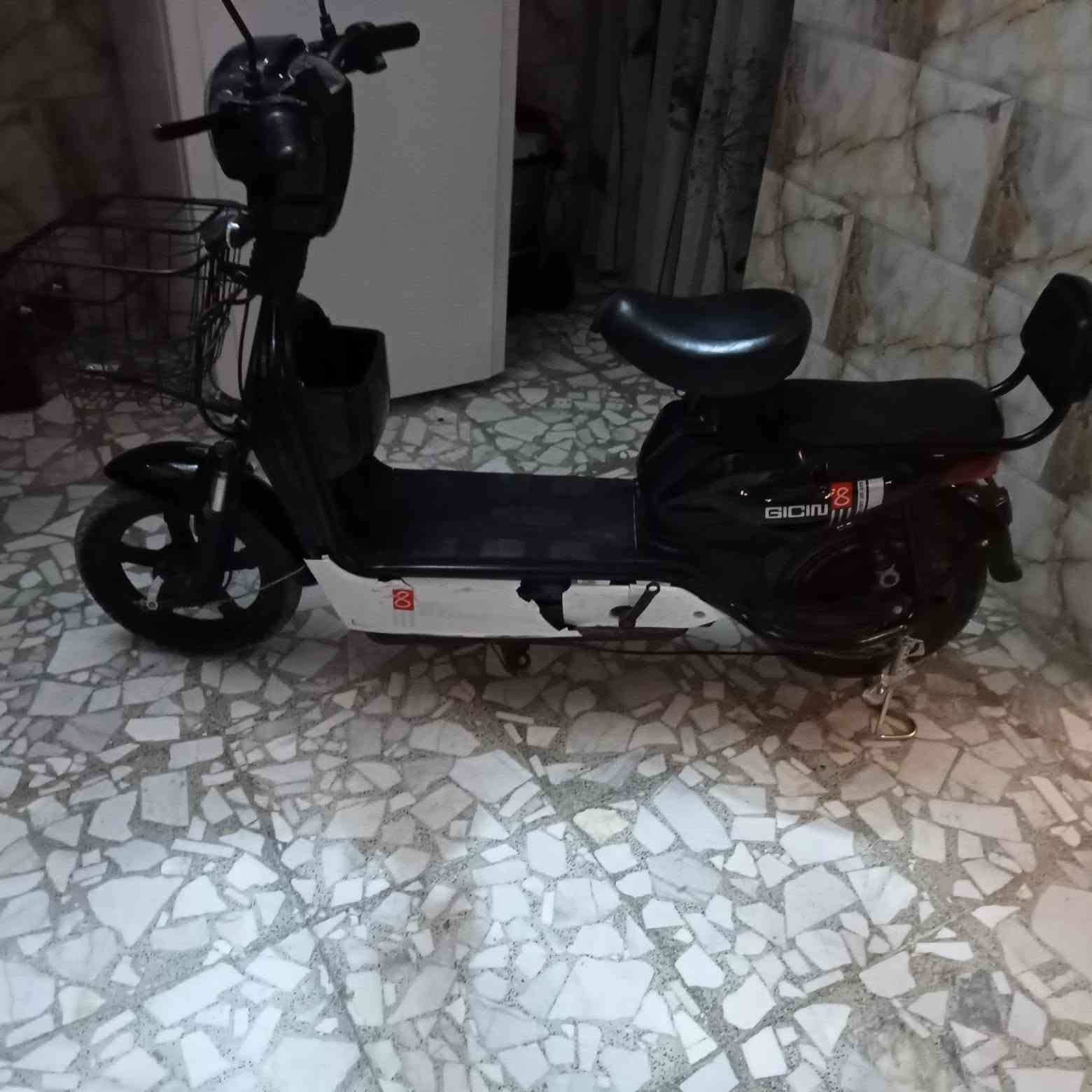 دراجه شحن حجم 14 للبيع باتريات 4 بيه بس هذا الكفر مكسور سعر 150 قفل العنوان كربلاء  الرقم ***********
