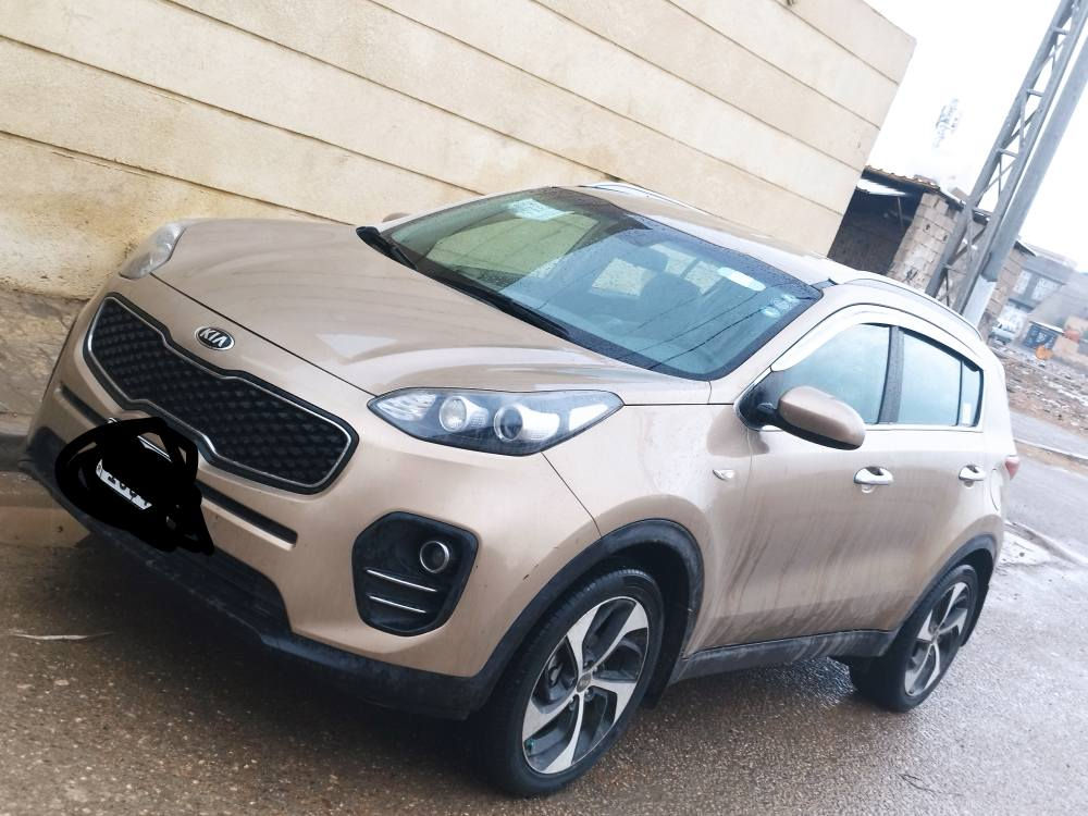 كيا سبورتاج خليجي 2017 سياره جديده وجاهزه بيه صبغ يم قبق البانزين وشخط باب صدر محرك كير حداديه جدد.السعر160وبيه مجال*********** البصرة, العراق
