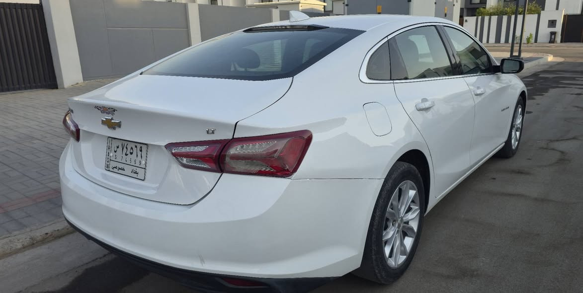 للبيع - شيفروليه ماليبو LT موديل 2020 لون ابيض
ضرر بسيط بدون صبغ جاملغ ايمن امامي  صور الحادث  مرفقة

 المواصفات:
 • المحرك: 1.5 لتر تيربو (1500 CC)
 • ناقل حركة أوتوماتيك
 • فئة LT
 • تشغيل بصمة + دخول ذكي
 • شاشة لمس 8 إنش
 • كاميرا خلفية
 • تشغيل عن بعد
 • بلوتوث + USB + أبل كاربلاي / أندرويد أوتو
 • مكيف أوتوماتيك
 • مصابيح LED نهارية
الاطارات الامامية والبارتري جدد
الاطارت الخلفية محتاجة الى تبديل

 عداد السيارة باميركا 64465 ميل 
حاليا 186000 كيلو
السيارة رقم بغداد .. معوقين باقي سنة و 10 اشهر
السعر  108

*********** بغداد
