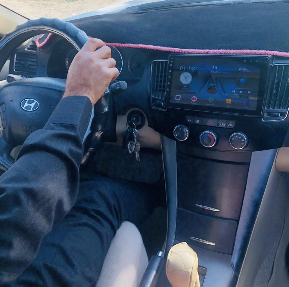 السلام عليكم 
هونداي سوناتا 2010 امريكي ضرر قبق الجنطه نص فقط يم الرقم صبغ جامرلغ امامي عكس السائق محرك كير خير من الله داخل نضيف تايرات تخم 
وبيها مجال 1,15 سياره بإسمي 
رقم ***********
