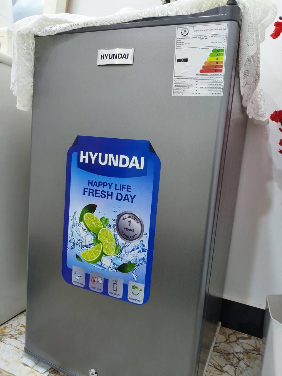 ثلاجه جديده للبيع 8 قدم مالت غرفه ماركة هونداي نضيفه تخبل مثل ما تشوف بالصورة الثلاجه نضيفه كلش مفوله لا زلغ ولا خسف ولا اي شي شغاله 100% اكفلها الك من تبريد وكلشي سعرها 175 وبيها مجال بسيط حك الجية مكاني كرمة علي ابو صخير شارع عبد الله الرضيع للاتصال فقط وتس اب على هذا الرقم ***********
