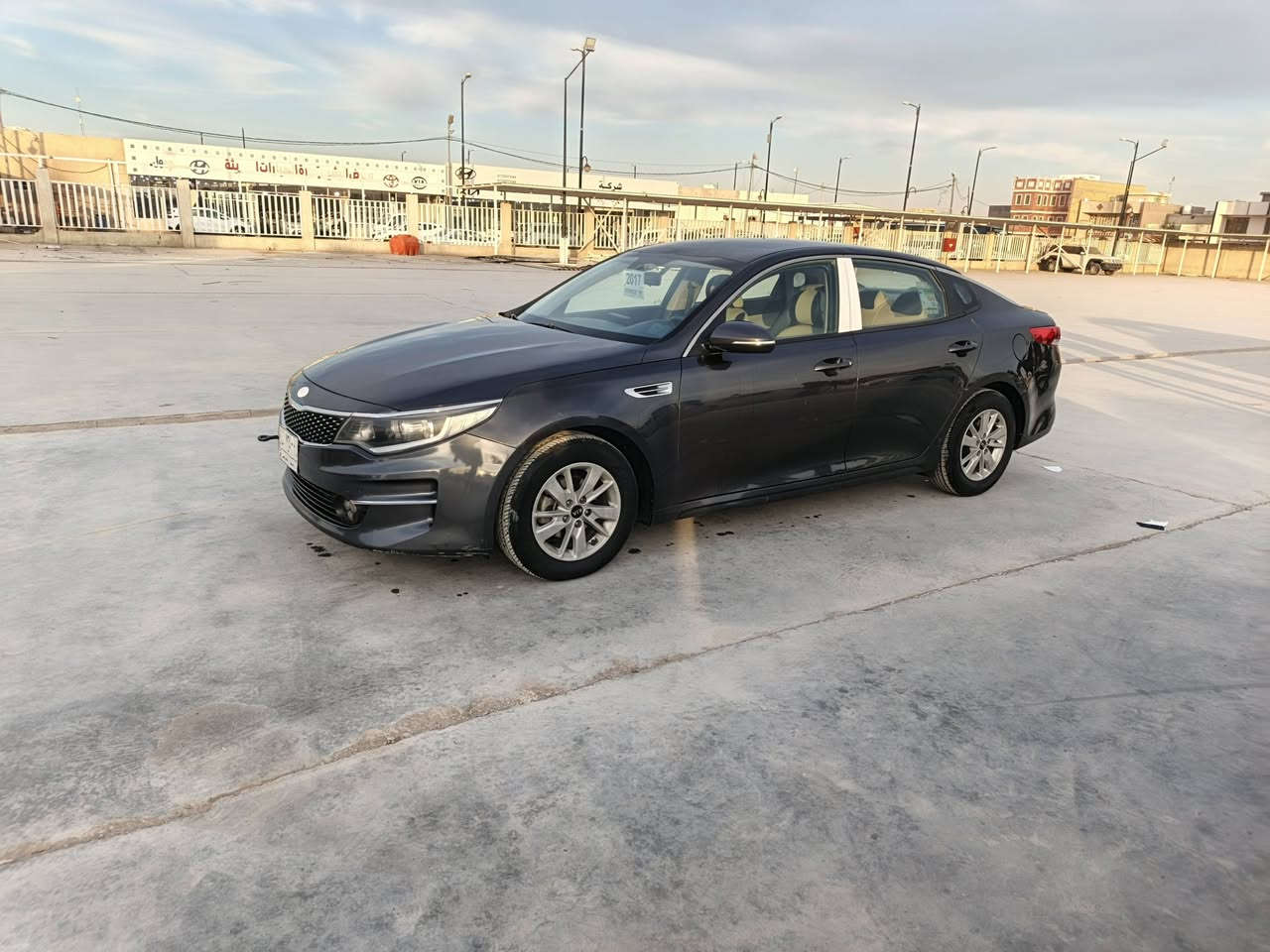 السلام عليكم كيا اوبتيما للبيع 2017 خليجيه مكينه 2000 رقم واسط مكان السياره بالكوت اي استفسار على هذا الرقم***********
