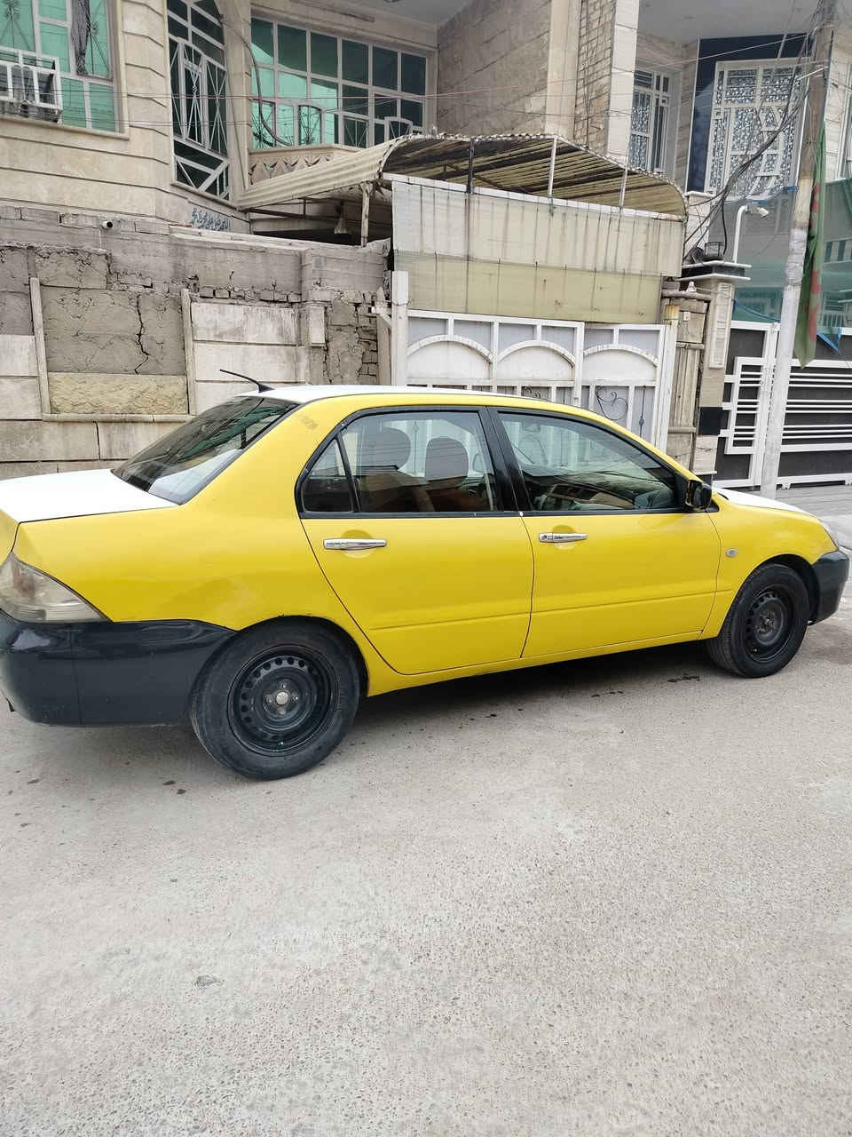 سيارة لانسر (2011)بغداد/اجرة،محرك(2000/اوتوماتيك),تدفئه+تبريد ،محرك لاتبخير ولاصرف، (السيارة للبيع او مراوس ،خصوصي )گشرها مابيه حادث فقط معجون بدون دواخل،وطخطخات بسيطه مثل مامرفق بالسونار،اطارات اماميه نظيفه (90/100)والخلفيه (75/100) ،كهربائيات شغاله ،تحتوي على منظومة غاز تحتاج الى تصليحات بسيطه ،حاليا المنظومه معطله ،السنويه نافذه شهر (9)(2025),يعني تحتاج تجديد ,علما السنويه باسمي ،والرقم دولي ،مكان السيارة...بغداد/البلديات (***********)...والسعر (78)وبيه مجال للجادين ومثل مايقولون السوگ كل شي بيه فالذي لايعجبه السعر وليعبر المنشور...
