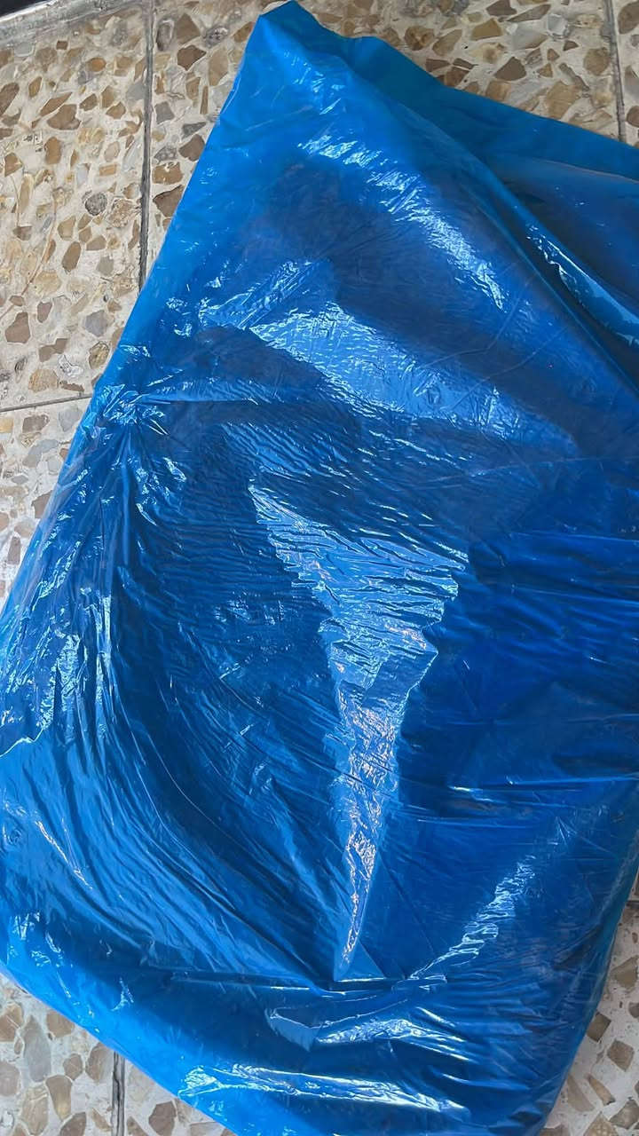 السلام عليكم شباب 

غراض للبيع كورلا 
- شباك بي ضرر خفيف ب ٣٠ 
- ارضيات ٥٠
- شمسيات ٣٠

*********** 
العنوان / حي الاعلام / سوق اميمه
