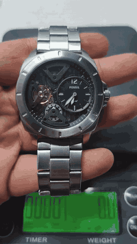 فوسيل اصلي بآلة
 ماكنة هجينة تعمل بلبطارية والاوتماتيك
معدن فولاذ وزن ٢٠٠غرام 
جام زفير ضد الخدش والكسر 
السعر ١٥٠الف مكاني الشعب
***********
