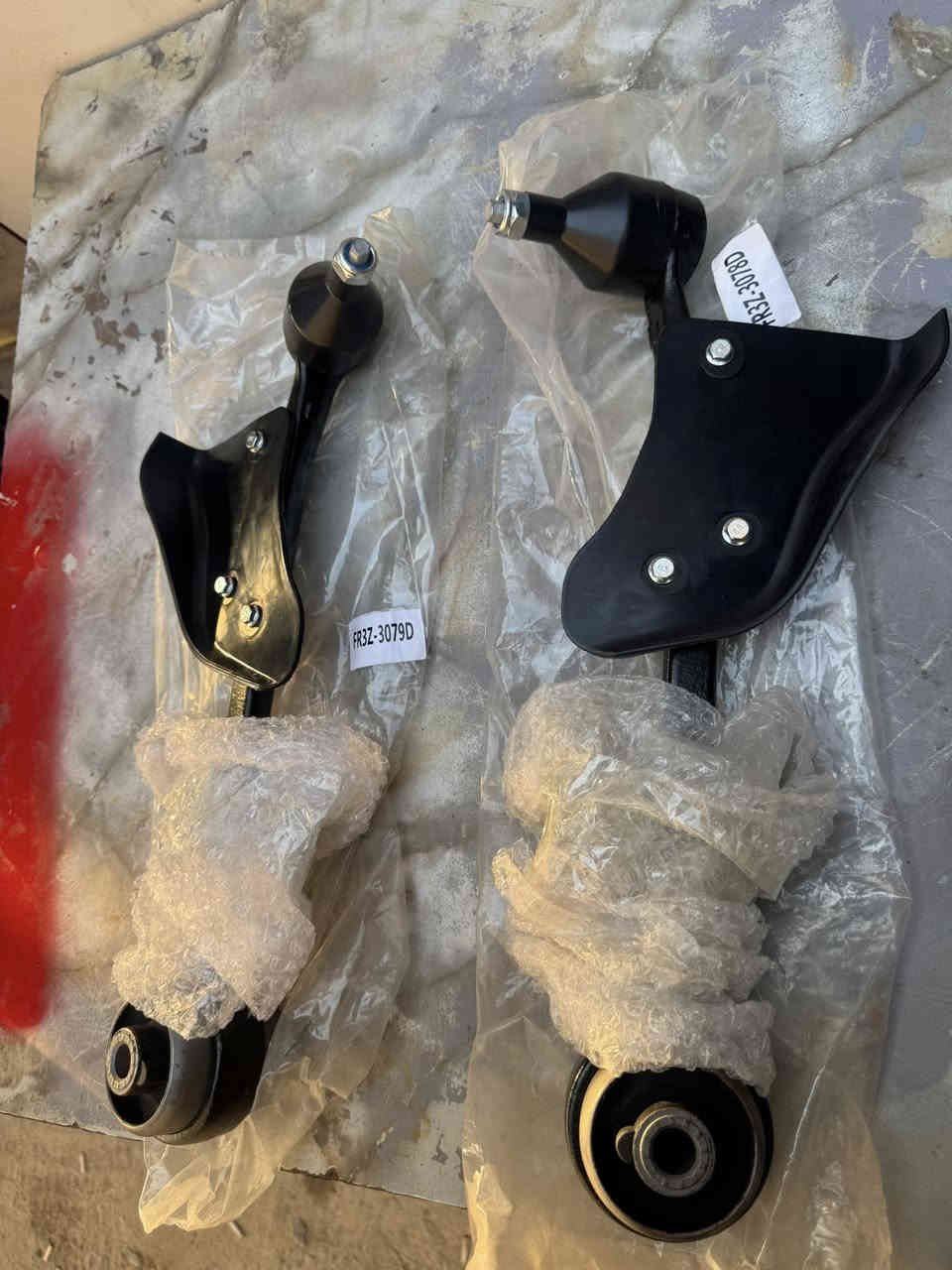 حياكم الله شباب
توفرت اذرع موستنك gt ابو الواقية من ١٥ الى ٢٣
هذني نفسهن تلكاهن مشدودات من تطلع السيارة من الشركة
بس جماعتنة يبدلوهن بالعاديات
اخوكم مهندس سيف ***********
