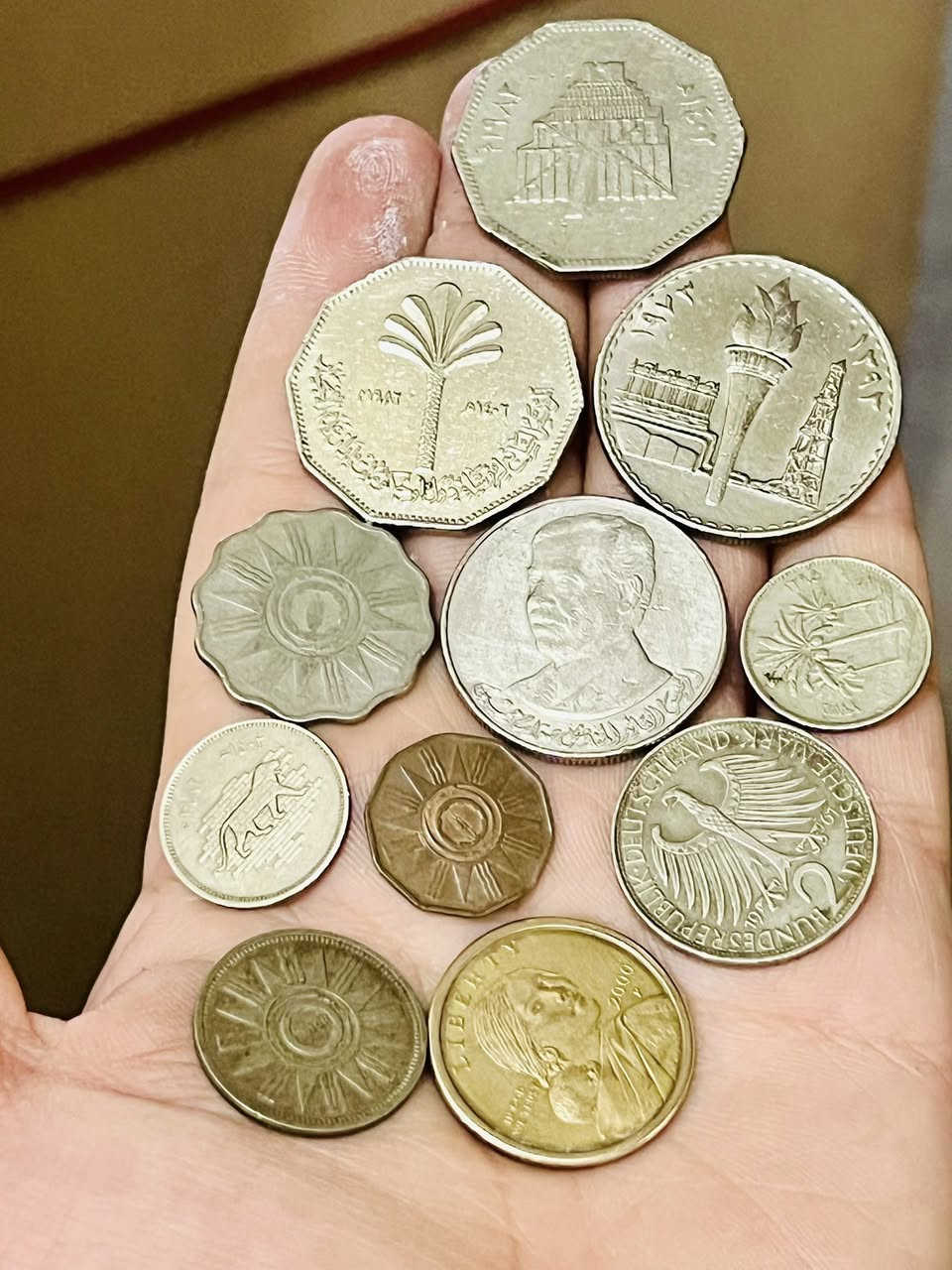 سلام عليكم .عندي هاي عملات المعدنية و نقدية للبيع  ..إلي يريد يكدر يتواصل
***********  واتساب و فايبر
