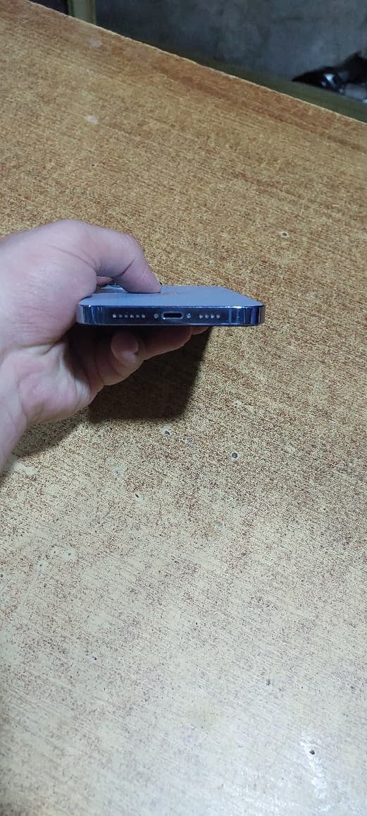 iphone 13pro max 
بحري بي فطر بسيط بلضهر 
بطاريه 78 ذاكره 256 
وياه الكارتونه الاصليه 
والتلفون امريكي مو شرق اوسط