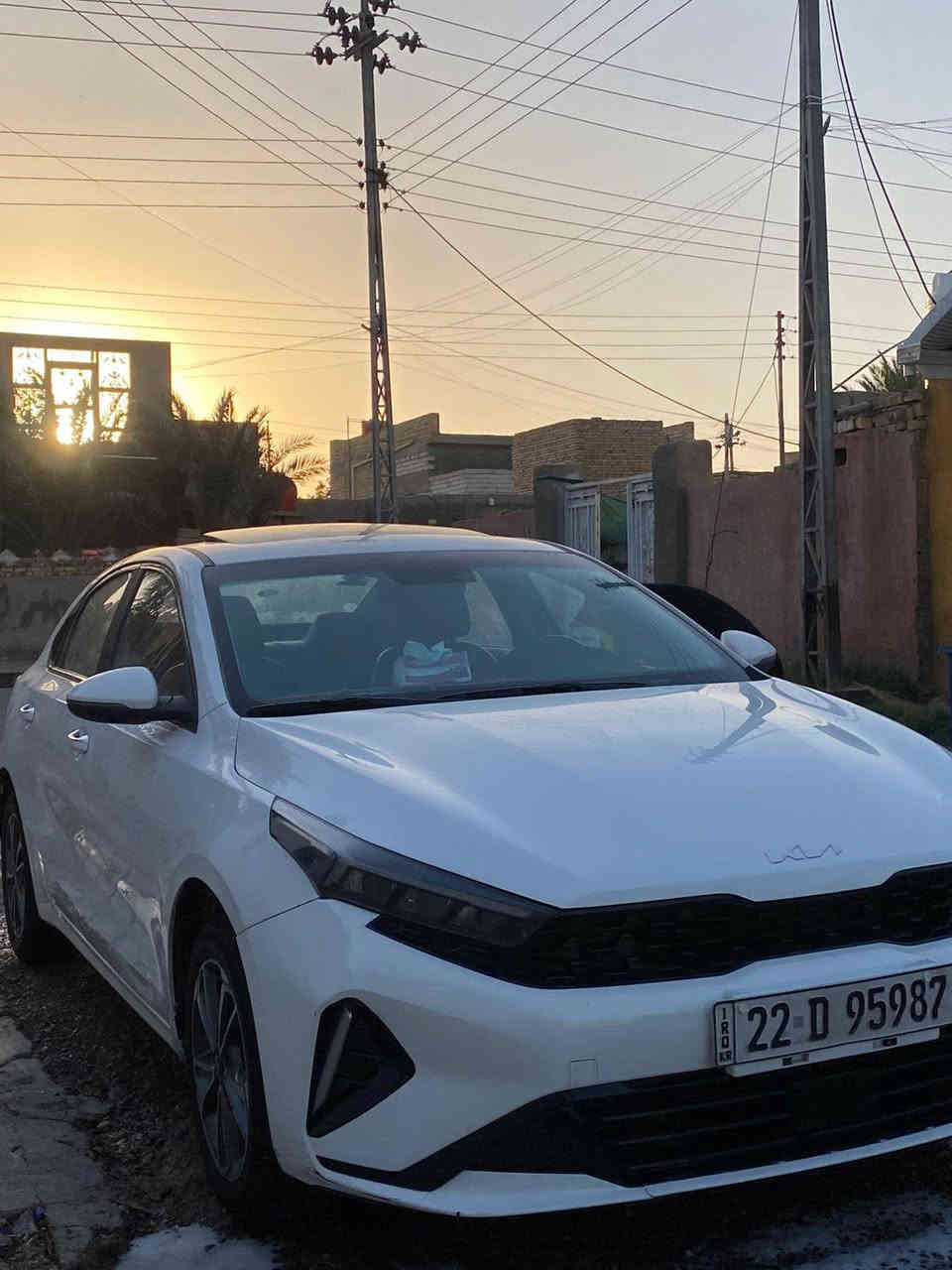 سلام عليكم سياره K3 للبيع موديل 22 ماشيه 83 سياره حلوه نضيفه فول مواصفات بيه بارد بحافت البنيد مكاني ميسان رقمي *********** السعر 131 وبيه مجال
