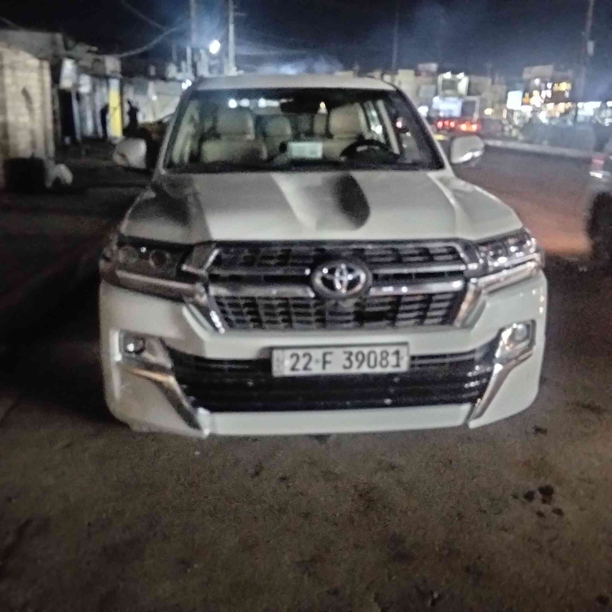 لاندكروز 2016بيهه صبغ صفحه سياره حلوه وجاهزه السعر3500الف دولار بيهه مجال الشراب يتصل ***********وموجودوات ساب مكاني بغدادالشعب
