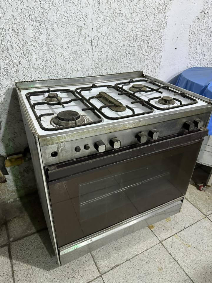 السلام عليكم ... طباخ نظيف كلش كله شغال سعره 90 الف قفل السكن مدينة الصدر ام الكبر قرب تقاطع الگياره ***********
