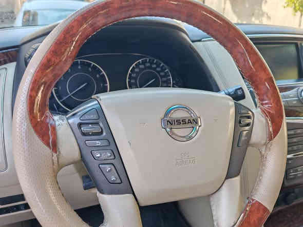 نیسان پاترول 2011se مه کینه مرغوب مواسفات درجه 2  یعنی فوله ته نیا کوشین جلد نی یه  به سمه ،3شاشه،تبرید مرکزی،سندوق شه فت ،سلاید،سلاجه،ئاوێنه شه فت،کوشین کاره بایی،سوکان ولیوم ،تحدید سرعە،ویل وتایه 5مانگه بو به ستراوە، ده بل اکسل وقفل اکسل و7نزامی لێخورینی هه یه بێ سبوغه دو بوست ساردە کوت له دە رگایی سه کن پشته وە هه یه یک دینار مه سروفی تێدانی یه گێر ومکینه واکسل به شه رط 183هزار کیلومتری رویشتووە ***********
