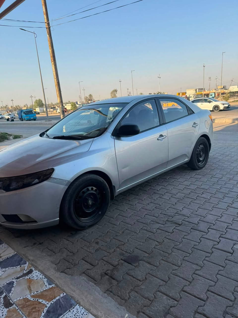 (للبيع  فقط )
مستعجل ع البيع  
#السعر 82 
للأستفسار *********** 
سيراتو موديل 2012 خليجي  جاهزه للأخير تبريد ثلج تخم تاير صدر امامي خلفي جديد  
بيهه صبغ بنيد وجامرلغات خلفيه بدون دواخل ابيعلك حززززام 

مكان السيارة ديالى بعقوبة
