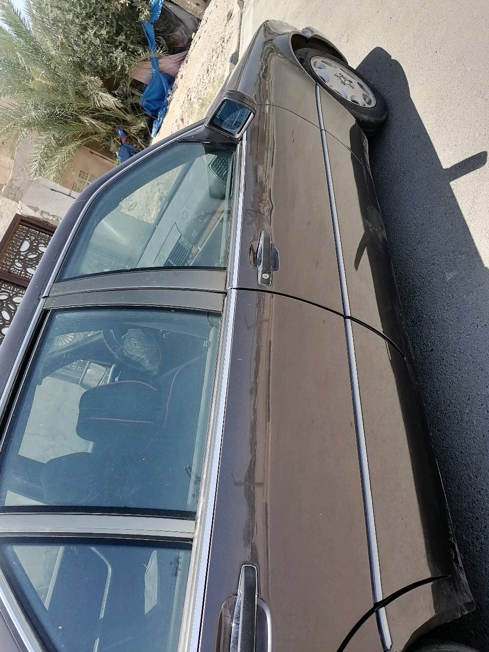 :   (للبيع فقط بدون مراوس ) مرسيدس شبح موديل 92  رقم ديالى مشروع وطني ( تتحول بأي مكان) ؛  محرك تابوت ٦ سلندر لون بنفسجي .
 2:  الابواب شفط . 
 3 : تحكم بالكراسي كهرباء  
 4: سلايت السقف شغال
 5:  السياره بأسمي ( شهر السابع تنفذ السنويه ) .
 6:  صالنصه عالطول مبدله جديد ب ( الف300).
 7: تبريد شغال ؛ التدفئه ملغيه ؛ اكسل ودرايم شفت خلفي مبدل  جديد وارد ياباني .
 8: السياره مصبوغه عام نفس اللون ( بنفسجي) .
 9: ملبسها تلبيسه لان جلدها مشكك . 
 10: فتحه سقف شغاله جام كهرباء اوتو الصدر والسايق ؛ جهاز السنتر لوك عاطل ما بدلته . 
السياره صارلها سنه ونص عندي ما وكفتني بالشارع .

السعر 48 ورقه وبيها مجال ؛ هذا مو سعرها بس مستعجل عالبيع .
مكاني بغداد حي الجهاد .
 ***********