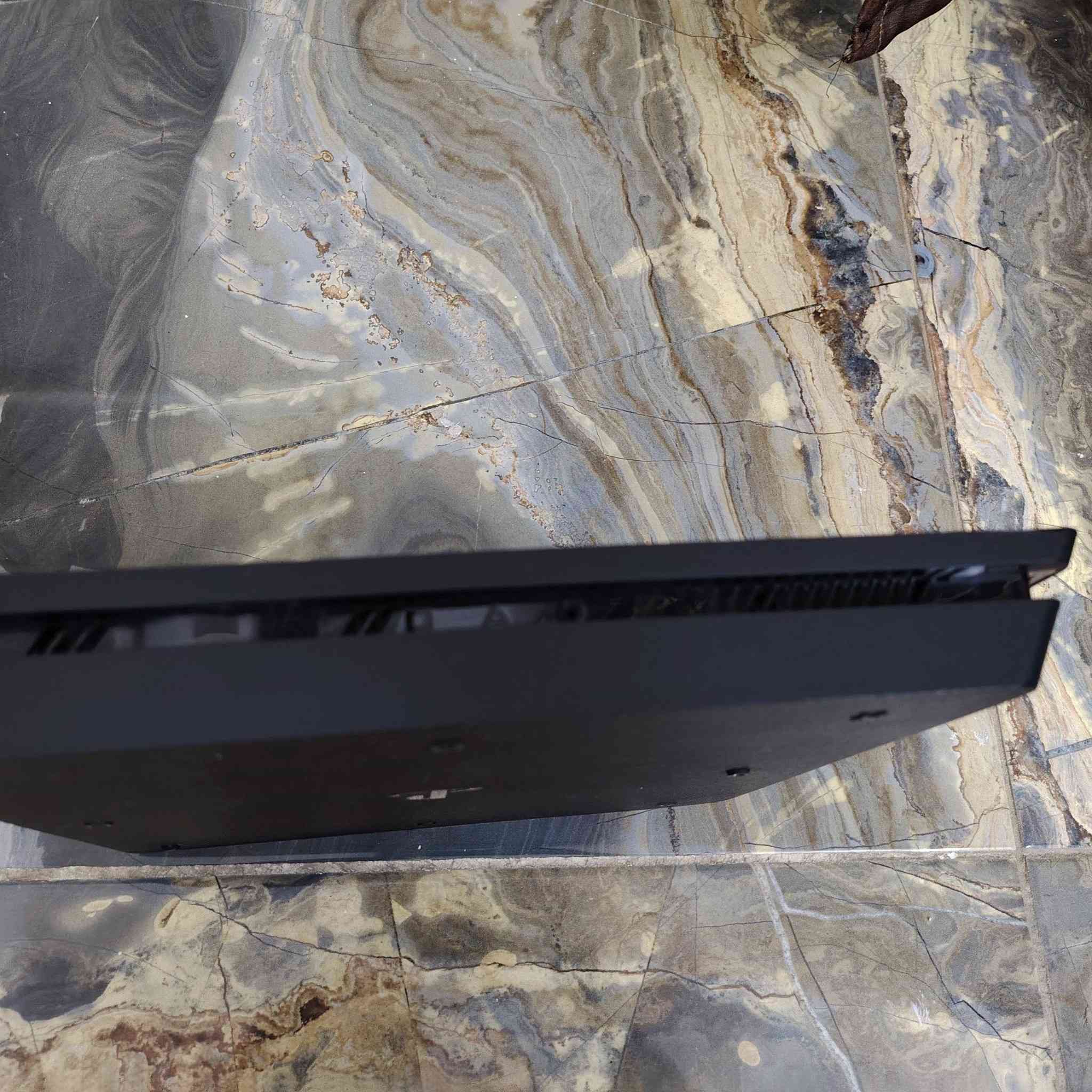 سلام عليكم ورحمة الله وبركاته بلي ستيشن فور سلم 500كيكه النظام13ويا حساب والعاب بلاس اشتراك داخل الحساب ويا جوستكين و واير البلي و واير GH وقرص GTA وقرص فيفا 19 والعاب داخليه السعر 225 وبي مجال بسيط وللعلم الجهاز لوك ستيكر تجي تفحص يم اي ابو محل اذا جان بي شي واذا بي شخط مكاني بغداد البياع ***********
