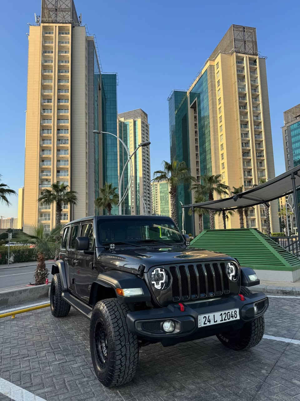 Jeep Wrangler SPORT
مۆدیل 2020 ئەمریکی
مواسەفات ( بەسمە ، شەغال، car play, سقف فایبر کلاس ،  ٤ جام کارەبایی ، شاشە وەسەت ، ناو قەیسی، کوشین جلد، کوشین و سوکان هیتەر ، دەبل ئەکسل، تاخم تایەی جەبەلی ، کامیرە، شەغال، زۆر مواسەفاتی تر...)

بێ بۆیاخ بێ ئەرباگ
۸۳ هەزار رۆیشتووە
سەنەوی و رەقەم و شتی نوێیە
سعری ۲٥٥ وەرەقەیە و مەعامەلە
لە هەولێرم
٠۷٥٠٤٤۸۷۷۳۱

عربی 
جیب رانکلر  مواصفات امریکی

مواصفات ( ٤ جامات کهرباء، بصمة، شاشة وسط، نظام car play، كاميرة خلفي، كشنات مشمشي، كشنات جلد، كشنات تدفئه، ستيرن تدفئه، سقف فايبر كلاس، تحديد سرعة، تراكشن كونترول، تشغيل عن بعد، فور ویل، بعد هواية مواصفات ..! )

بدون صبغ بدون ارباك سيارة جديد جديد
ماشي ٨٣ الف
سنوي و هزة و رقم جديد
تحويل و غرامة بشرط
سعر ٢٥٥ ورقة و معاملة 
اربيل

***********
***********
كورك، واتساب أربيل, العراق
