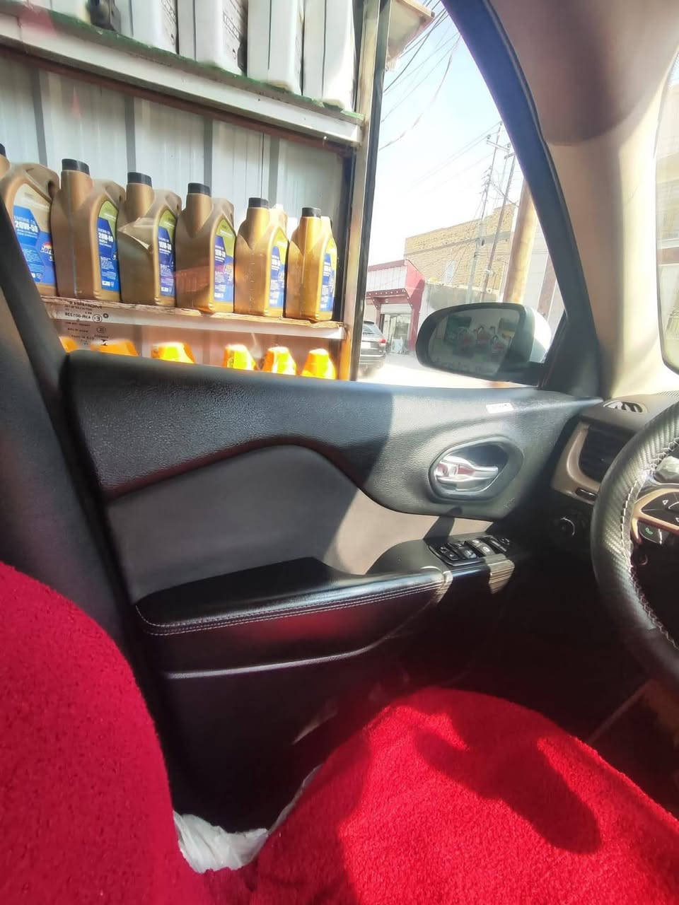 جيب شيروكي بزون جديده وحلوه معنى الكلمه وجاهزه للأخير ربع ماتصرف عليه مكينه وگير شرط موديل 16مكينه 6 سلندررر
المكان ناصريه السعر120 وبيها مجال قليل ***********
