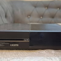 XBOX ONE النوع  : Fat  نظافة :  100%   وياة 3 جوستكات   2 شغالات   /  ...
