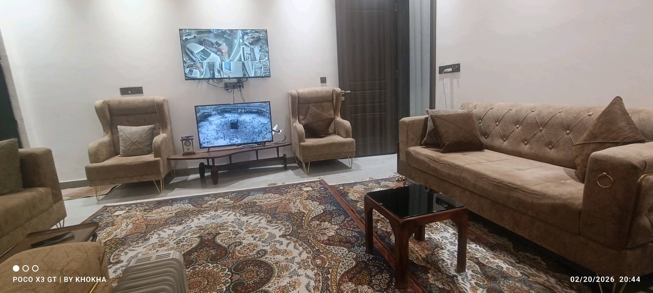 تخم قنفات 10 مقعد نظيف جدا لون بيجي مع كوشات 8.. المكان اليرموك أربع شوارع