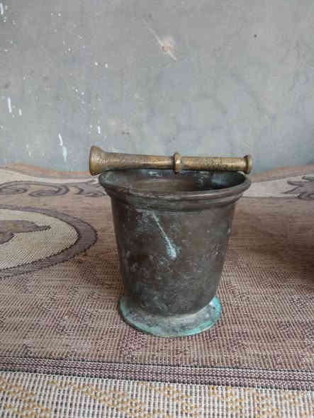 سلام عليكم هاونات العدد 3 للبيع القياس 28 27 24  الهاونات الاكبار ما بيهن يده السعر قفل 200 الاتصال ***********
