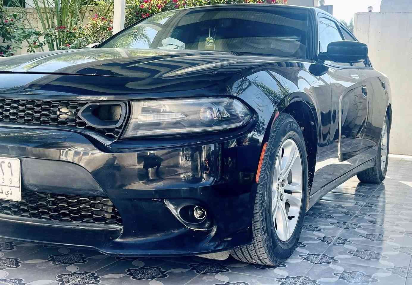 جارجر ١٧ اصل
حره باسمي سنويه جديده 
فول عدا الفتحه 
حادثها تبديل قبق صندوك ورشات بسيطه بالجاملغات ضربتها ما عابره 
سياره نظيفه وجاهزه استخدام شخصي 
***********
مكانها الشطرة 
السعر 175
