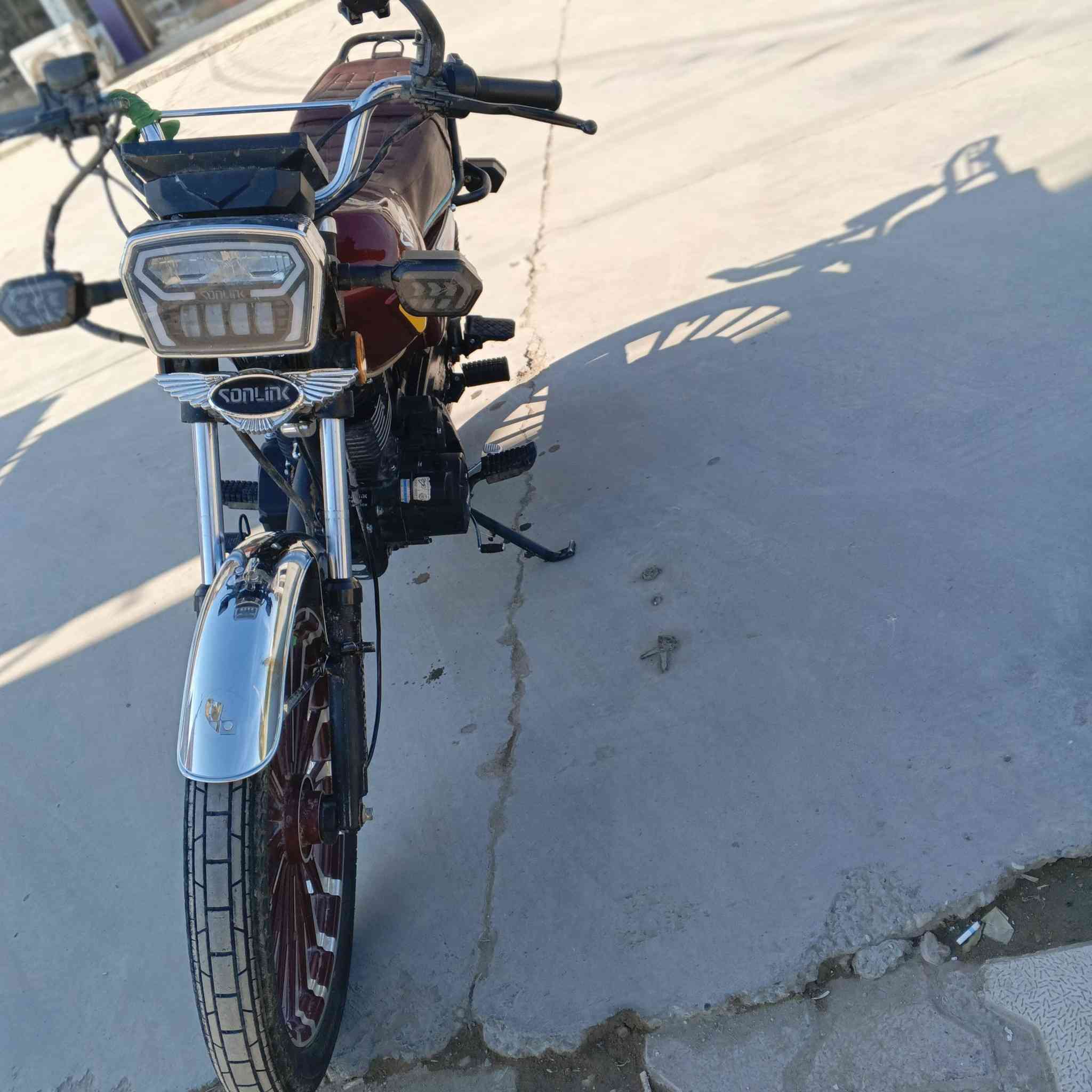 السلام عليكم دراجة للبيع دراجة حلوة موديل 25 ما بيهة اي نقص شاشة كلة شغال المكينة ما  ممدودة عليهة سبانة الدراجة خمسة كير الدراجة جديدة أوراق كاملة الدراجة مكينة 200   السعر 800 وبيهة مجال العنوان ديالى خان بني سعد الرقم ***********
