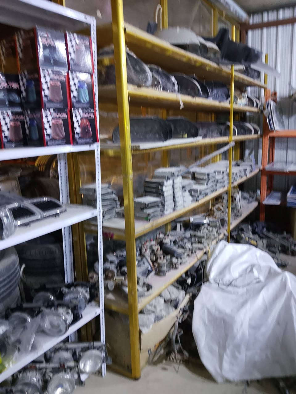 متوفر ادوات احتياطية BMW جميع الأحجام محلات أبو حيدر التميمي بصره الزبير شارع الشعيبه الجديد قرب سنتر در الجنوب رقمي ***********
