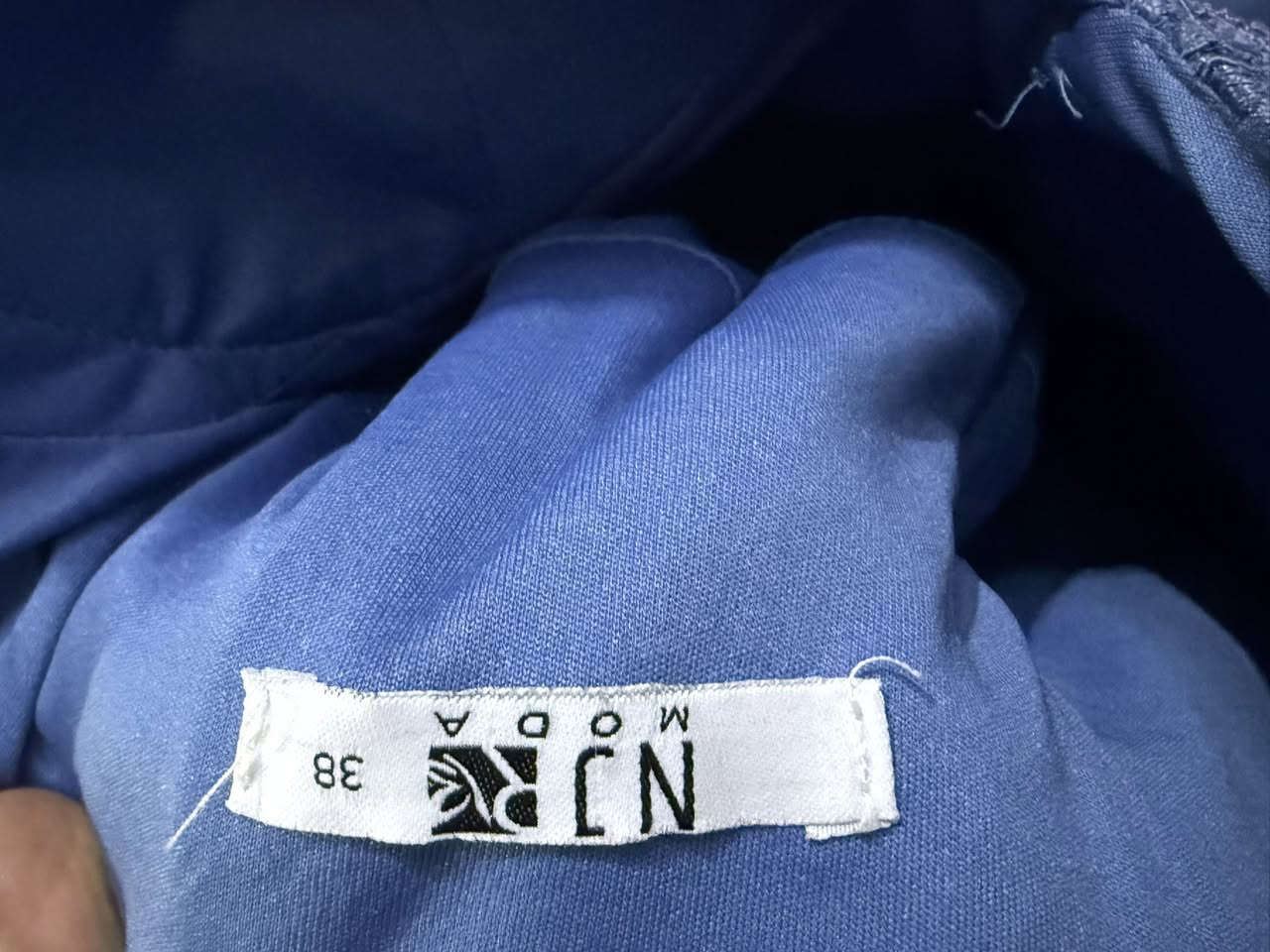 السلام عليكم
فستان معيوب من دانتيل بي شك
تكدرون تعدلون عليه قياس 38
ب20


**إذا كنت صاحب هذا الإعلان وتريد حذفه لأي سبب، رجاءا أرسل رسالة إلى الدعم الفني**