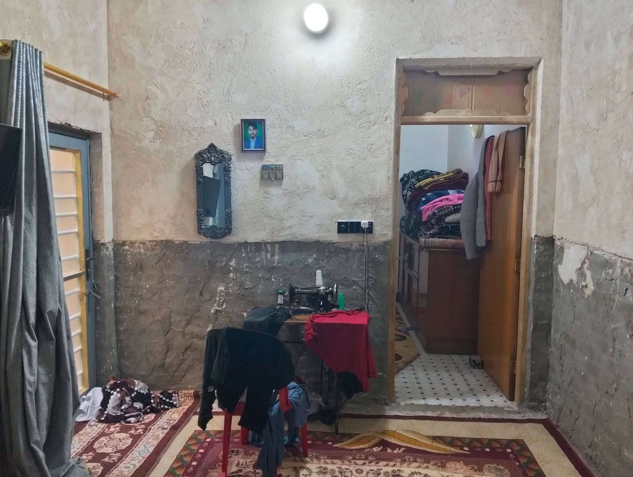 اللهم صلي ع محمد وآل محمد 
بيت مساحه 100 متر
بيع او مراوس بأقل منه وتنطيني فرق
حي ميسان شارع الزوار قرب اسواق الميالي
بناء كله طابوگ 9 انجات 
خريطه كامله والنقص كدامكم يحتاج بورك وسيراميك 
للاستفسار واتساب / ***********
