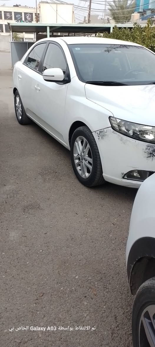 السلام عليكم عندي كيا سيراتو خليجي  موديل ٢٠١٢ رقم بغداد بأسمي سيارة نظيفة ماشية ١٤٤ كيلو مري كهرباء شفط حساسات خلفية خمس ويل كب بيها قطعتين صبغ موضح بالسونر مع الصور وطخة بالدعامية الامامية بصف السايق رايدها ب١٠٥ وبيها مجال مكانها بغداد حي الجامعة او نفق الشرطة للمعلومات اتصال *********** بغداد, العراق
