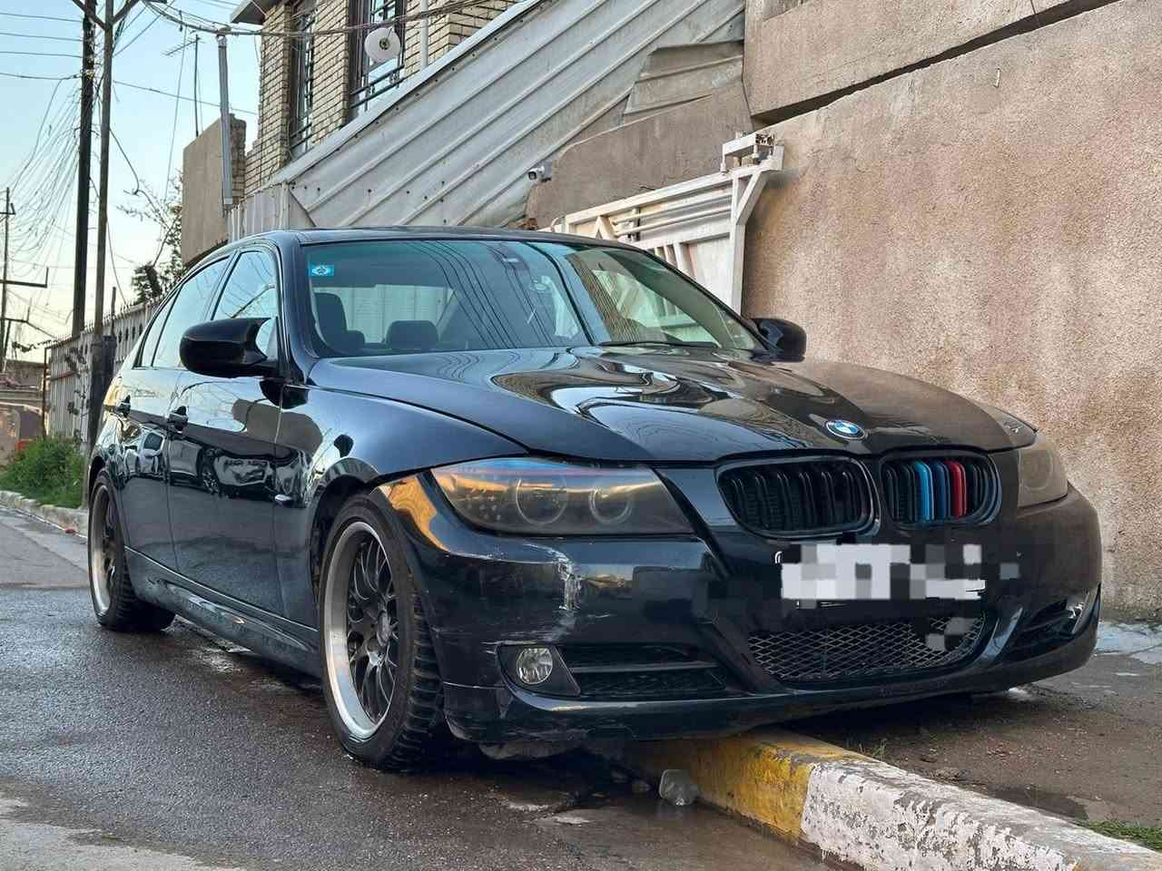 السلام عليكم 
BMW E90 328I 2011
المواصفات: 

مكينة N52 المرغوبة 
السيارة بيها اربع قطع صبغ احسبلكياها حزام حته ما اتعبك
شاشة
تحكم ستيرن 
مري قلاب عند الرجوع 
كروس سرعة 
جام اوتو
كشنات جلد كشنات أمامية كهرباء ميموري كشن سايق
قطعتين تبريد
تبريد بيانو
لدات امامي LED

السيارة كير ومكينة صافيات بس مرات بيها تاخير بالتشغيل شغلتها بسيطة بس ماعندي وكت اسويها السيارة عليها قاعدة فيتبم جديدة فلتر جديد بلكات جديد بور ستيرن جديد تايرات السيارة جديدة سنوية لحد 2028 الهزة جديدة بعدها تسقط بال8 رقم بغداد الإنكليزي الجديد  
السعر 98 وبيها مجال بسيط 
*********** وتساب متواجد العنوان بغداد الغزالية
