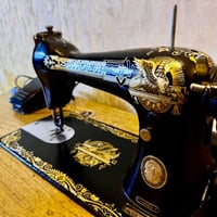 مكينة سنكر • انكليزي أصلي • نظيفة