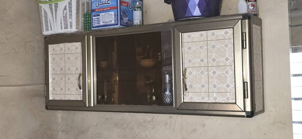 كاونتر لبيع مع لوكر مكتبة للبيع شلع ٢٠٠.***********.  القياس متر ونص
