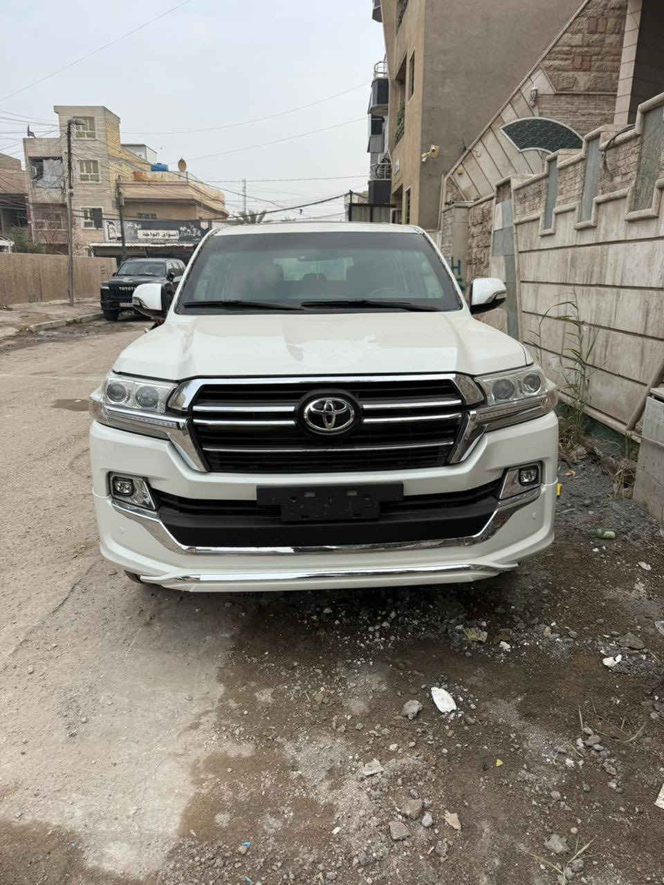 السلام عليكم
لاندكروز درع (مصفحه) ادوااات 
موديل ٢٠١١
محدث 
السعر ١٥٥$
عنوان بغداد
***********
