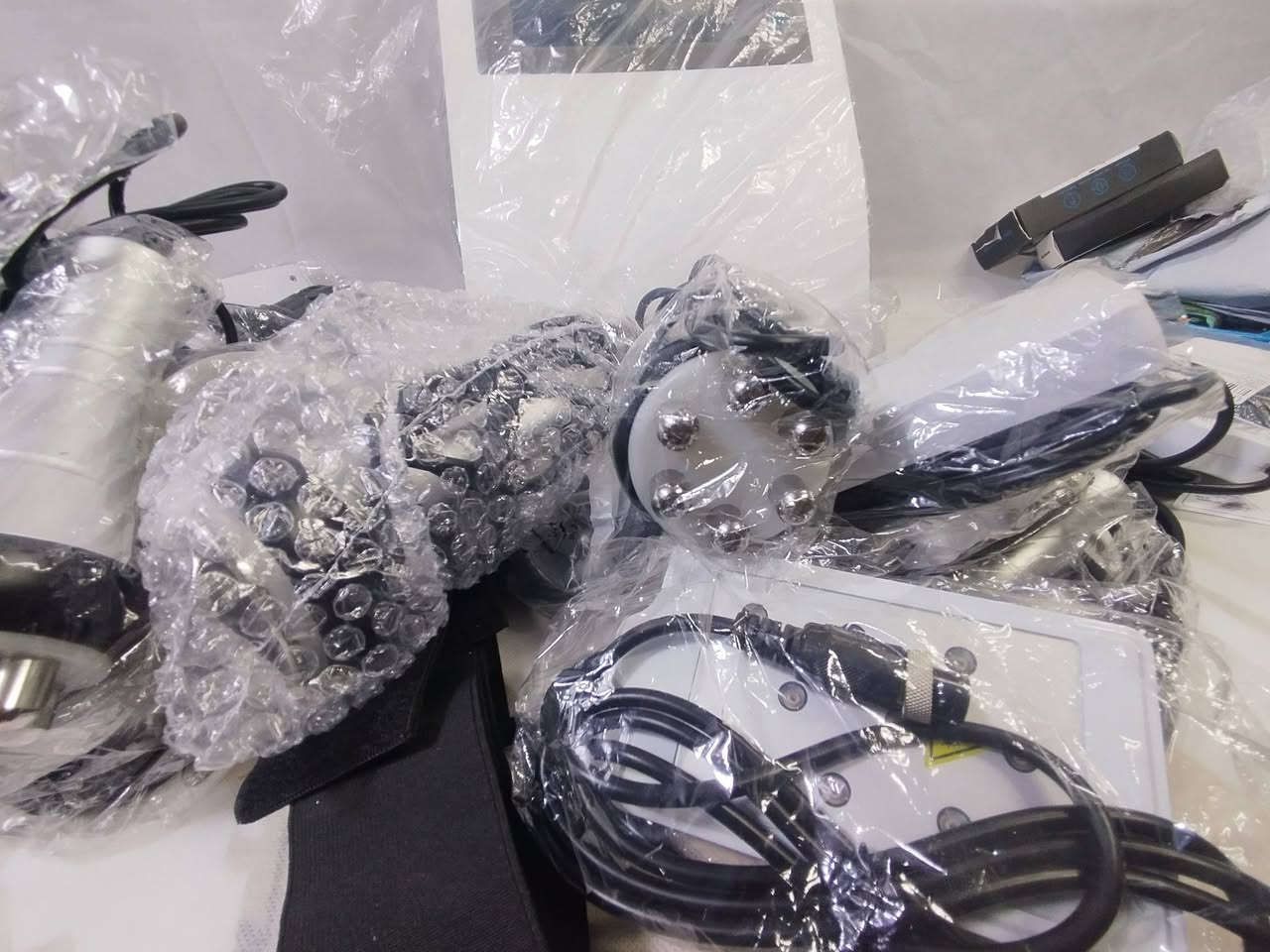 السلام عليكم 
متوفر جهاز شد و ازالة الشحوم قطعة ضخمة 
وياه اكثر من هيد كل قطعة مخصصة لجزء من الجسم
للوجه و للعين و الظهر و الافخاذ و الصدر قطعة عملاقة 
للي تفيدة يتواصل خاص و يدلل


**إذا كنت صاحب هذا الإعلان وتريد حذفه لأي سبب، رجاءا أرسل رسالة إلى الدعم الفني**