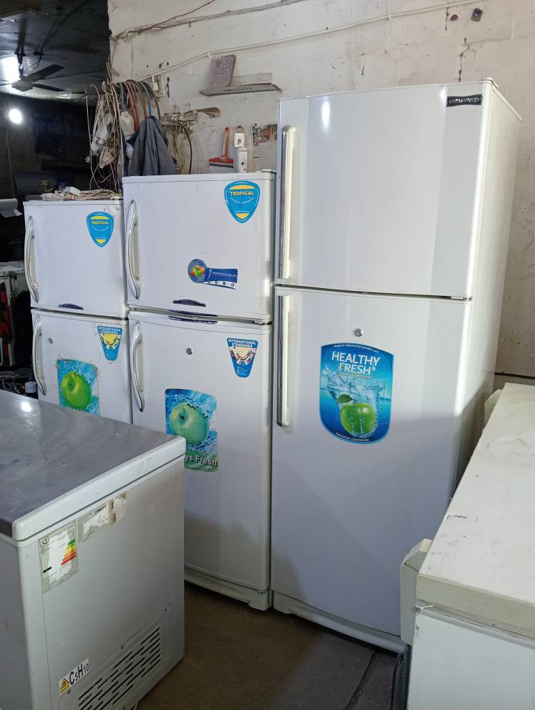 ع بركة الله يوجد لدينا عارضات عموديه وثلاجات  مستعمل اخو الجديد باسعار حلوه شرط الشغل والفحص ***********عنوان ناصريه شارع صلاة الجمعه مقابيل ساحه العمال سابقا ناصرية, ذي قار
