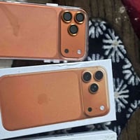 آيفون 17بروً ماكس 256 بطاريه ١٠٠ عدد الدورات ٨٦ الضمان يخلص شهر 11 205...