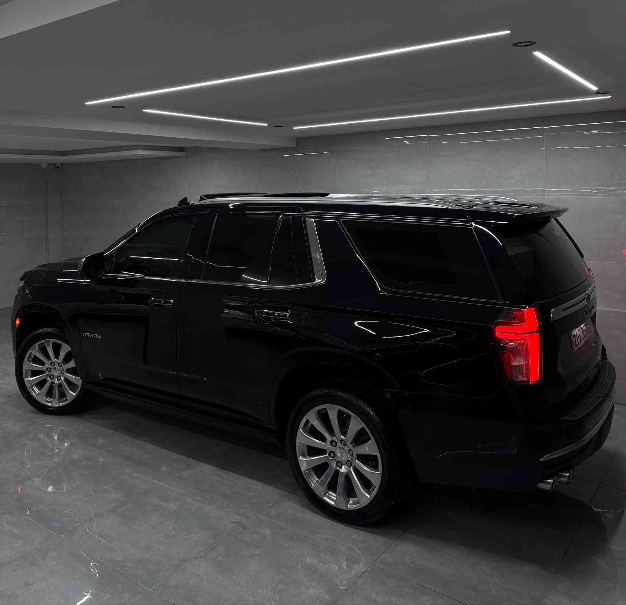 CHEVROLET TAHOE PREMIER
 ماشااله سياره جديده.
 كتاب مضلل بيها ب سنويه 
موديل 2021 🦅
فوول مواصفات جگات
شيفروليت تاهو بريمير وكالة خليجي شركه منصور
رقم سليماني مميز ب اسمي تحويل مباشر
سعر ٤٧٥ $
‎الموديل : 2021 ( خليجي )
‎اللون : اسود 
ماشييه  ٧٠ الف حقيقي نضافه سياره ١٠٠/١٠٠ 
محرك و گير شرط مامفتوح
سياره مكفول 
‎اربع كامرات
‎حجم المحرك : 5300 Cc
‎عدد الاسطوانات : 8 اسطوانات ( 8 سلندر )
‎المواصفات : 
‎* سقف بانوراما 
‎* المقاعد كهربائية تدفئة و تبريد
‎* مقصوره الركاب من الجلد الفاخر + خشب ملكي 
‎* شاحن وايرلس لاسلكي
‎* نظام الرؤيه : 5 كامرات رؤيه شامله ( BIRD VIEW )
‎* نظام التعليق مستقل
‎* كشنات ميموري خزن
‎* نظام الصوت BOSE سماعات عدد 10
‎* دوسات كهرباء + اناره LED
‎* نظام سحب مقطوره تحكم كامل + كامرة لرؤية المطوره
‎* داتا شو
‎* تشغيل بعد 
‎* 5 بصمات 
‎* تحديد مسار 
‎* لد امامي 
‎*مري شفط 
‎* 4 كامرات 360 درجه 
‎* رادار 
‎* جنطه ذكيه بلقدم تنفتح وتنسد 
‎* ويل كروم 22 حجم وعليها تخم تاير 
‎* شاشات خلفيه 
‎* جميع الكشنات كهرباء
‎* كشنات تدفئه تبريد 
‎* دوسات شفط 
‎* شاحن واير ليس
‎* ثلاجه 
‎* جميع المقاعد يوجد مخارج يوبي اس 
‎مكان :السليمانية
جديده  ماشالله
‎ للاستفسار
*********** السليمانية, العراق
