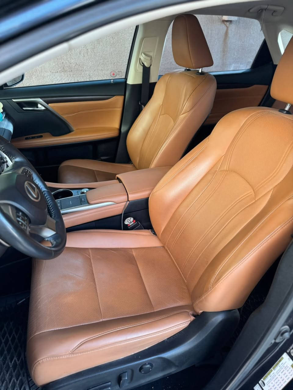 لكزس RX 350 موديل 2021 فول كامل كفالة عامة رقم اربيل لون نيلي
داخل عسلي   

السعر ٤ شدات 

للتواصل الاتصال على ***********

• ٦ سلندر بانزين سعة المحرك 3.5 لتر 

• ماشية ٤١ الف 

• كفالة عامة

• فول مواصفات للاخير 

• فور ويل 

• ثلاث وضعيات قيادة 

المواصفات الداخلية :

 •  مقاعد أمامية كهربائية قابلة للتعديل بـ 10 اتجاهات و 3 وضعيات خزن 
 
•  تدفئة و تبريد للمقاعد الامامية و الخلفية 
 
•  مقاعد خلفية قابلة للطي 
 
•  نظام تحكم بالمناخ ثنائي المناطق
 
•  ستيرن جلد مع تحكم كامل مع تدفئة
 
•  فتحة سقف  
 
•  شاشة لمس

• ماوس تحكم بالشاشة 

• انارة داخلية لمس

• صندوق كهربائي   
 
•  نظام ملاحة مدمج 
 
•  نظام صوتي من 15 سماعة
 
•  دعم Apple CarPlay وAndroid Auto 
وAmazon Alexa
 
 •  فتح وتشغيل السيارة بدون مفتاح
 
•  مرايا داخلية ذات تعتيم تلقائي

• مرايا الجانبية مساعدة للاصطفاف 

 الأنظمة المساعدة والسلامة:
 
•  نظام التحذير من الاصطدام الأمامي مع 
كشف المشاة
 
•  نظام الكبح التلقائي في حالات الطوارئ
 
•  نظام التحذير من مغادرة المسار مع المساعدة في البقاء على المسار
 
•  نظام مراقبة النقطة العمياء
 
•  نظام تنبيه حركة المرور الخلفية
 
•  نظام التعرف على إشارات المرور
 
•  مثبت سرعة تكيفي
 
•  كاميرا للرؤية الخلفية

 •  حساسات امامي خلفي 

مواصفات اضافية : 

• عدسات زينون بلادي

• تخم تاير ميشلن 

• صيانة كاملة وكالة 

• السيارة بأسمي تحول بأسم المشتري
