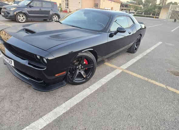 السلام عليكم شلونكم اخوان 
جالنجر 2023 لاست كال رقم بغداد مكينة ٦ ماشيه ١٧ ميل وابد ما شايفه البانزين العادي من طبت لهسه والسياره  بلادية بدون برمجة بدون اي تعيدلات على وضعها البلادي وكشرها حيل حيل نظيف وهاي كدامكم السياره وصور الحادث هم كدامكم 
مكاني بغداد وسعرها 215 وبيها مجال للشراي 
وأي تفاصيل ثانيه خابر وتأمر
***********
