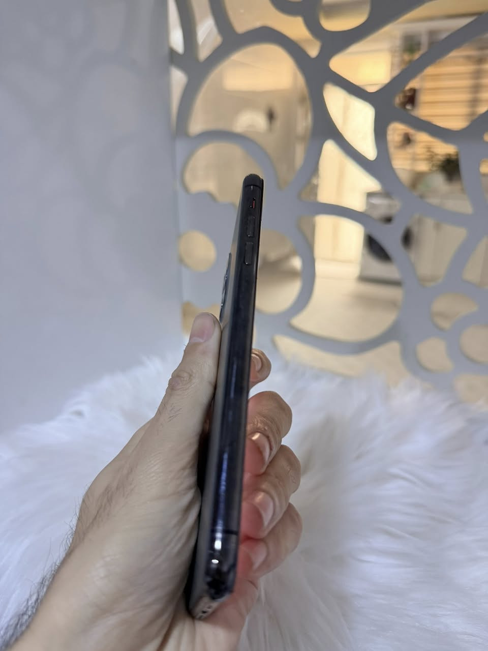 ئایفۆن ١١ پڕۆ ماکس ٢٥٦ گێگا
شتێکی جوان و خاوێن تەنها شوشەی پشتی گۆڕاوە
 و بێ کێشەیە زاکیرەی ٢٥٦ گێگایە و یەک سیمە
نرخی ٢٩٩ هەزارە و گەیاندن هەیە
ناونیشان - قەڵاتی نوێ مۆبایلی هاوکار
ژمارە مۆبایل :- 📱 ***********
