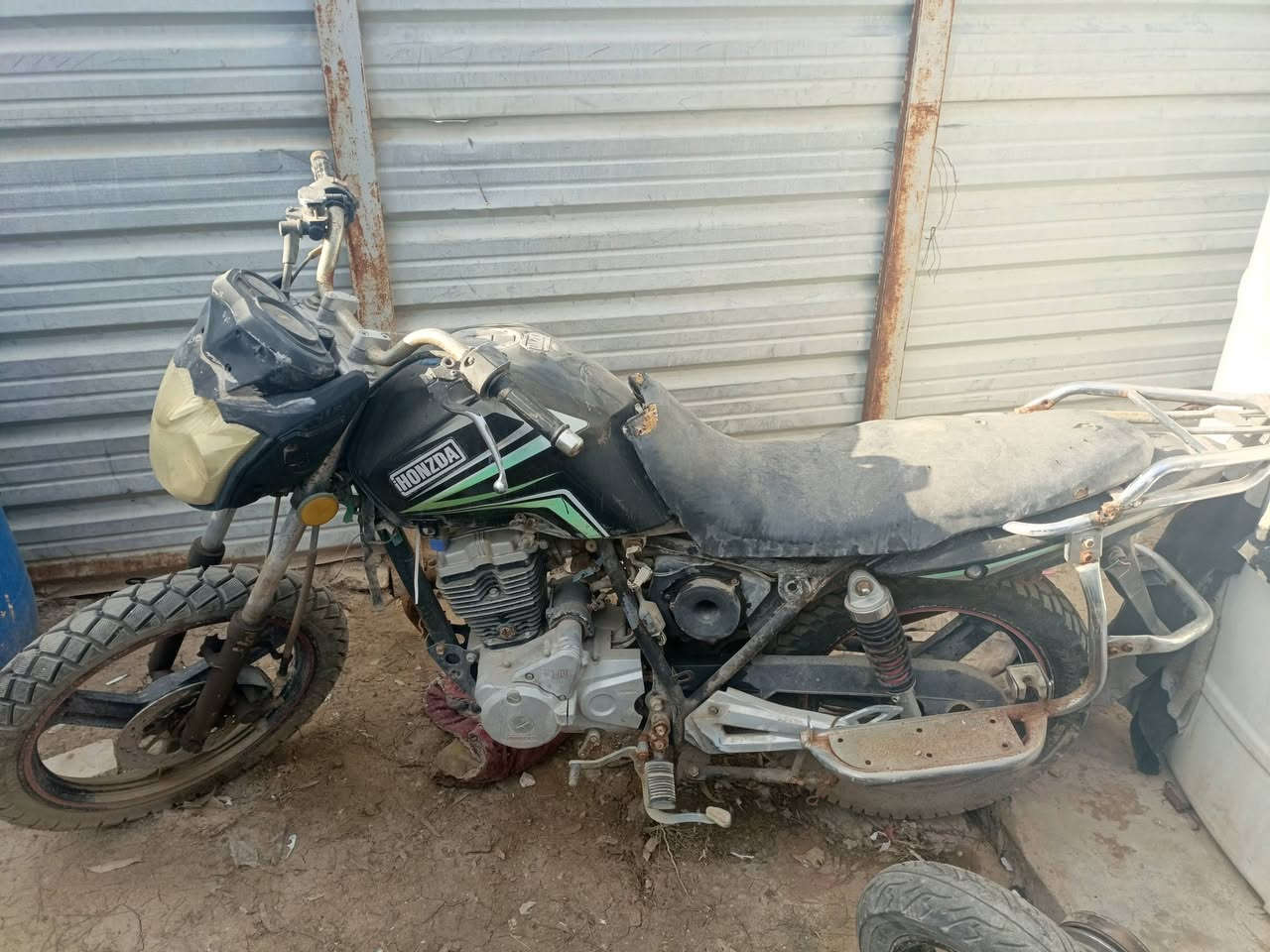 سلام عليكم دراجة كوم حديد متروكة وماعرف شبيهة صارلهة سنة متروكة مكاني بغداد حي الجهاد اتكفلهة سرقة وعشاير السعر 300 رقمي ***********
