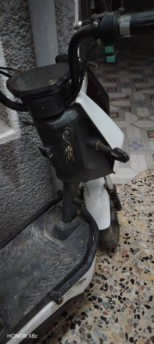 السلام عليكم اخوان من رخصة الأدمن عندي دراجة شحن للبيع كاملة بدون بطاريات نصف عمر حجم 800 واط السرعة 60 للاتصالات ***********
