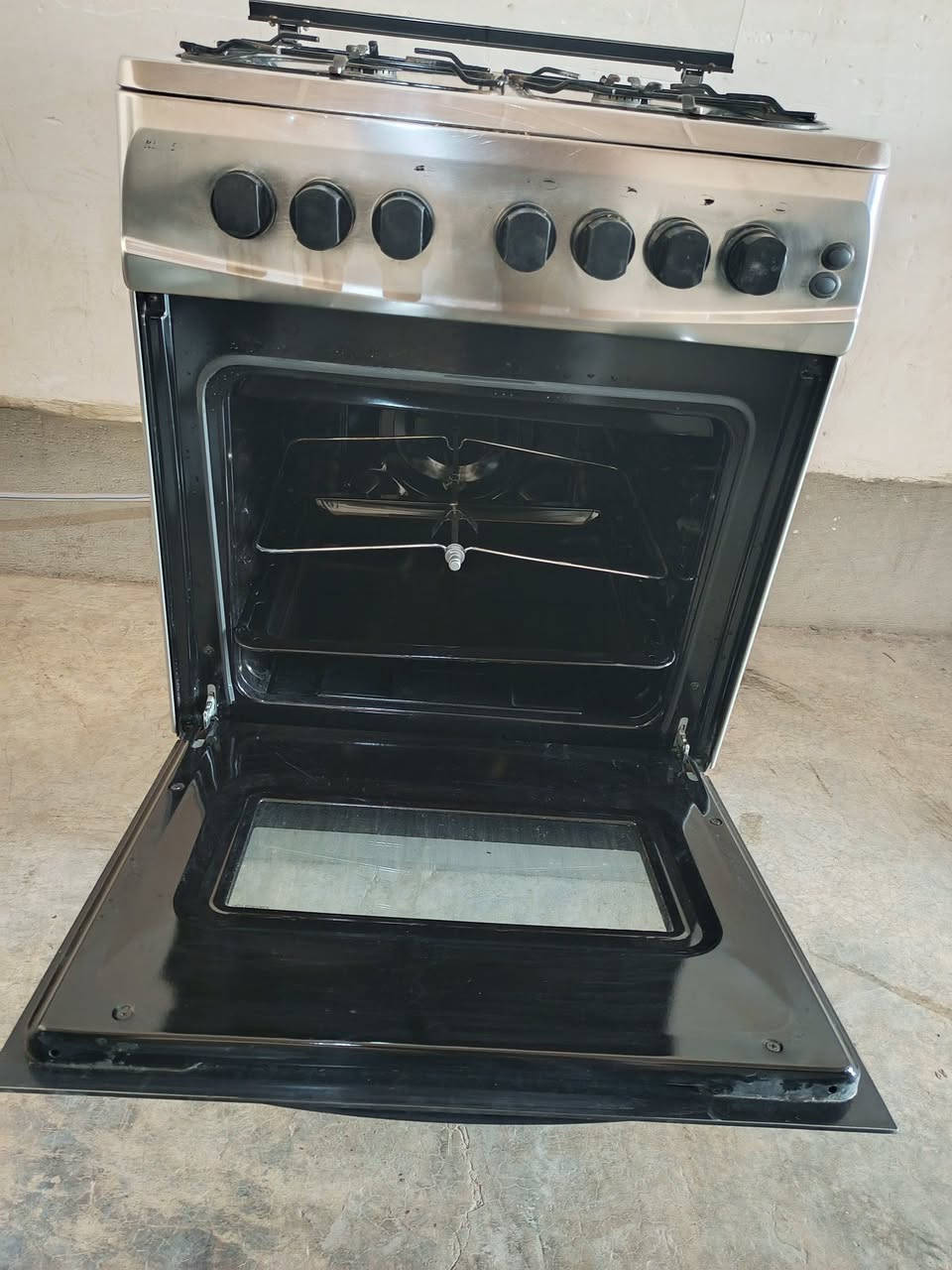 للبيع طباخ اربع عيون 
شرط الشغل والنظافة 100%
75الف بي مجال للشراية 
***********واتس
***********قفط واتس
