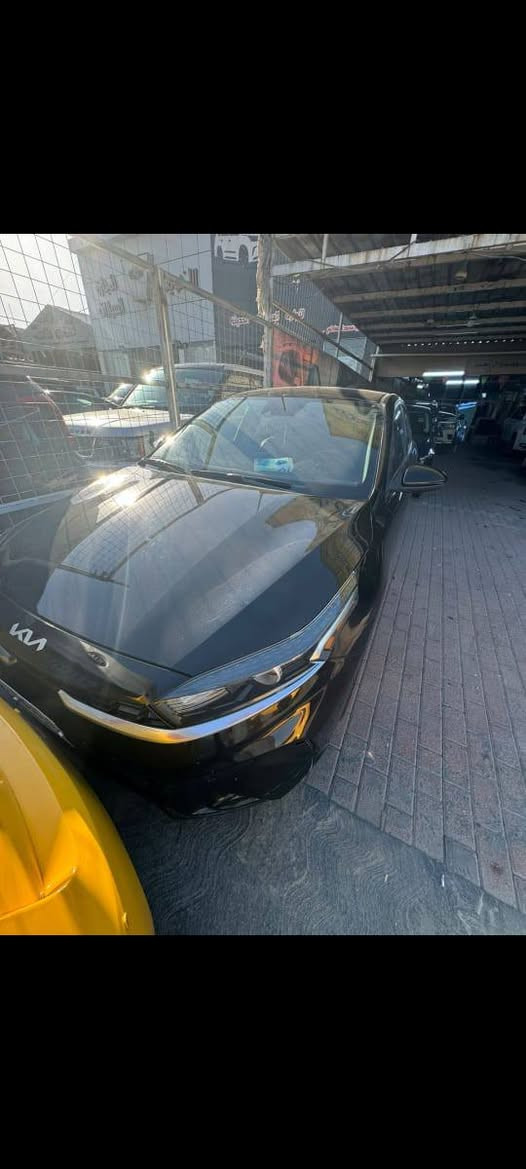 كيا٢٣ فورتي٢٣ ترهم قسط مقدمه ٧٥ والشهر ٥ ورقات  رقم ديالى انكليزي بسمي ماشيه ٣٥ الف ميل 
ضررها جاملغ ونصف الباب حادث امريكا سبير مانازل سياره جديده وحلوه ***********  قسط سكنه بغداد  مكان السياره بغداد البلديات متواجد على الفيس ولا اجاوب على التعليقات اتصل وتدلل
