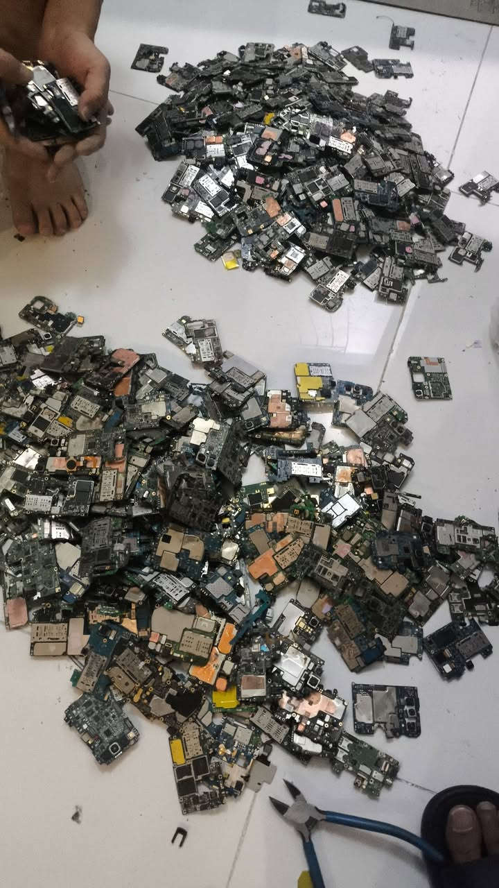 آخر تحديث لأسعار البوردات( لشركة الجبل الاحمر )العنوان زيونه 
512GB = 40000
256GB = 26000
128GB = 16000
64GB = 11000
32GB = 7000
16GB = 3000
8GB = 1500
4GB = 500
للتواصل على الخاص.وتساب ***********
