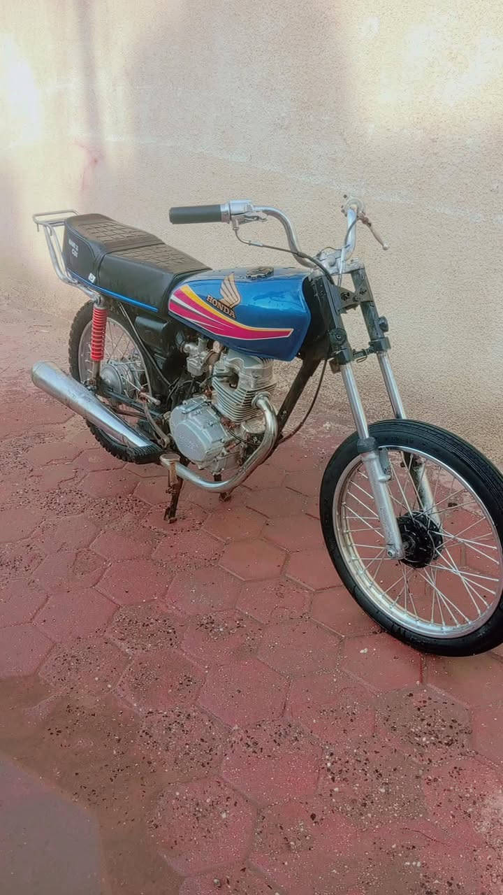 سلام عليك درجه لبيع كلك درجه حلوو ونضيفه وماا متعوبه الله شاهد من شغل لبيت ماا طلع بيه خااف عليهه وتجي وتفحص درجه رزنه بل مشي سعر 325 وشرط فحص مكاني البصره طويسه رقمي ***********
