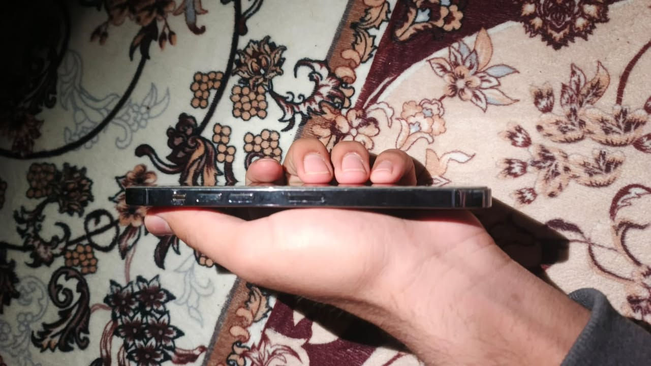 سلام عليكم ايفون 14برو ماكس للبيع
جهاز مكفول من كلشي من الشخط من ظربه من كلشي 

بطاريه 79بلاديا ما مبدله 

جهاز ما مفتوح ولا داخل صيانه عل بلاد لون مميز بنفسجي 

كارتونه وكيبل ويا كاملات حته الورقه مال الشركه ويا 

مكاني ديالى الخالص***********
