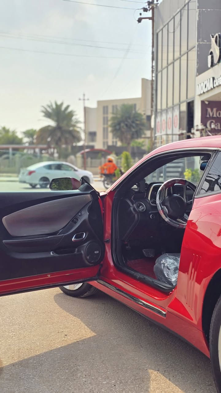 كمارو من الانظاف بموديلها بالعراق  
للمراوس او البيع 
2010 RS
V6 
فول عدى الفتحه 
كيجات وشفتات 
منظومه زنون رهيبه 
منظومه ماء ومراوح 
دهن اصلي 
مبرمجة على البانزين العادي صفر دوانز 
سستم صوت بوستن 
حدادية نظيفه 
تخم تاير 
كهربائياتها كلها تمام
ولا گلوب بالدشبول مشتغل عوزه تبريد
رقم اربيل تحويل او وكالة
راعيها كردي ولد شاب مرتب ومؤدب 
السعر 80
طخه جاملغ خلفي صبغ 2قطع بدون داخل  
*********** 
المكان النجف الاشرف حي ميسان
