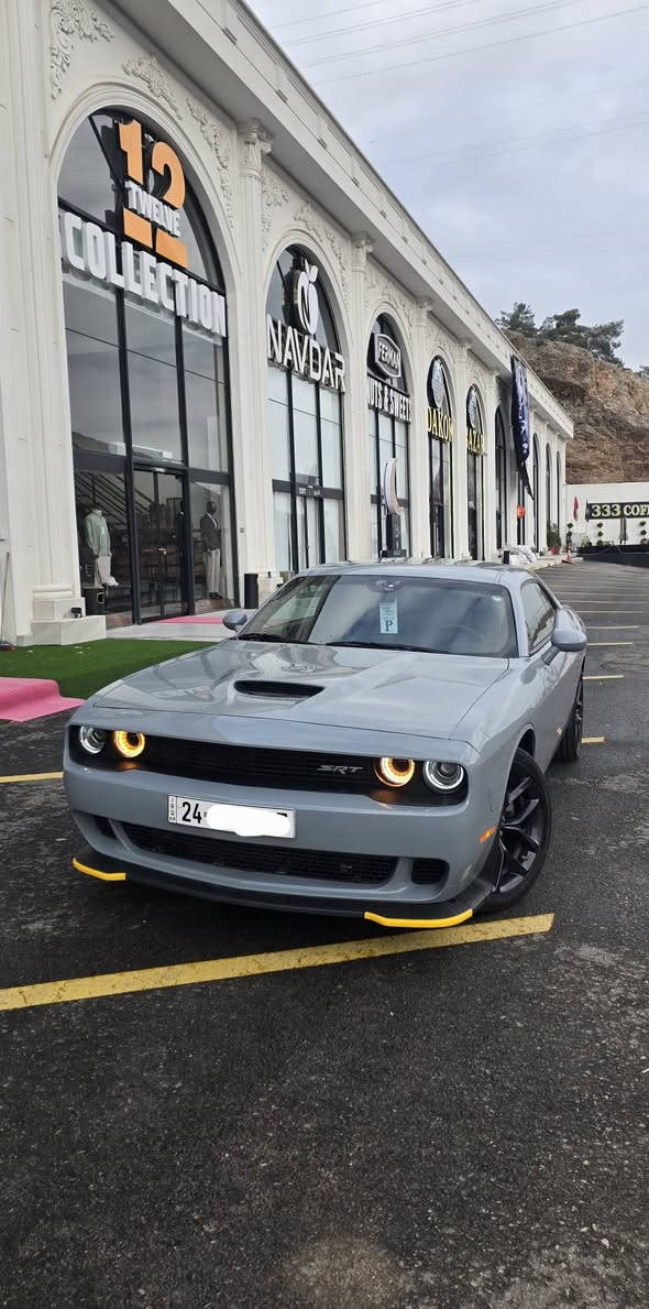 جالنجر 2022 GT PLUS BLACK EDITION 
جي تي بلس بلاك ايدشن 
ماشية 30 الف فقط 
6 سلندر تو ويل 

رادار جانبي ( نقطة عمياء )
سوبر تراك باك 
شفتات
كشنات كنتارا مع تدفئة وتبريد 
دشبول جلد مع تطريز 
ستيرن تدفئة 
كشن وستيرن خزن ميموري 
شاشة كبيرة مع ناڤيكيشن وابل كار بلي 
ستيرن تدفئة 
تشغيل عن بعد 
سستم سماعات ALPINE
سبورت مود 
ويل قياس 20

رقم دهوك بأسمي 
رقم وهزة وسنوية كله جديد 
السيارة بوضع الشركة وبدون نقص نهائياً

بيها 3 قطع بخ 
( بدون شاصي وبدون دواخل )

السعر : 190 وبيها مجال 
مكان السيارة دهوك 
***********
***********
اتصال أو واتساب
